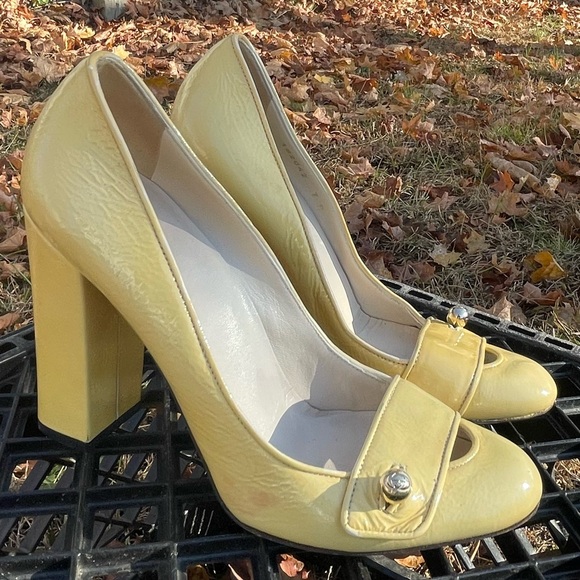 Gucci Heels 7B - Picture 2 of 13